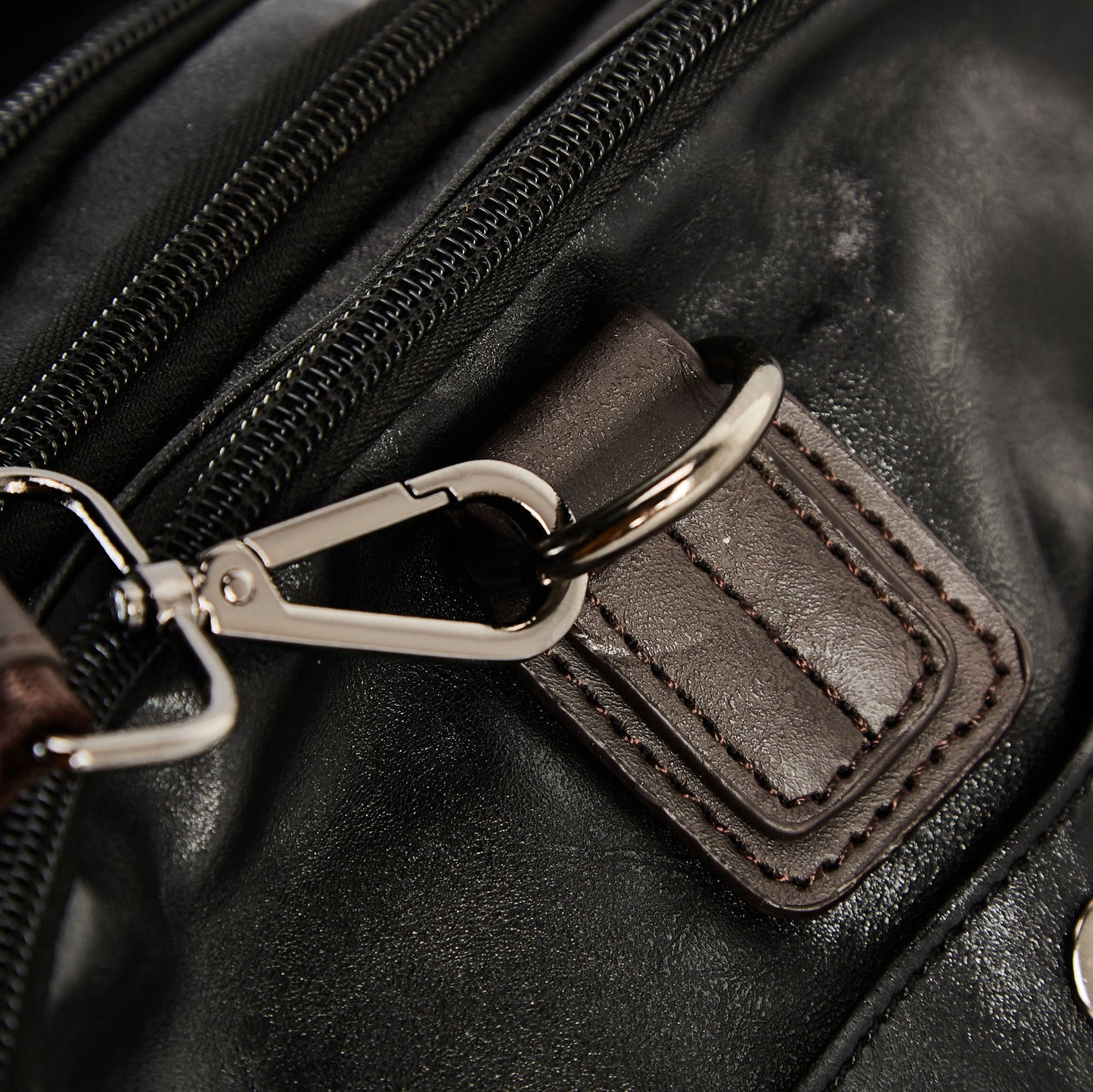 ISUZI ‘The Traveler’ Leather Bag