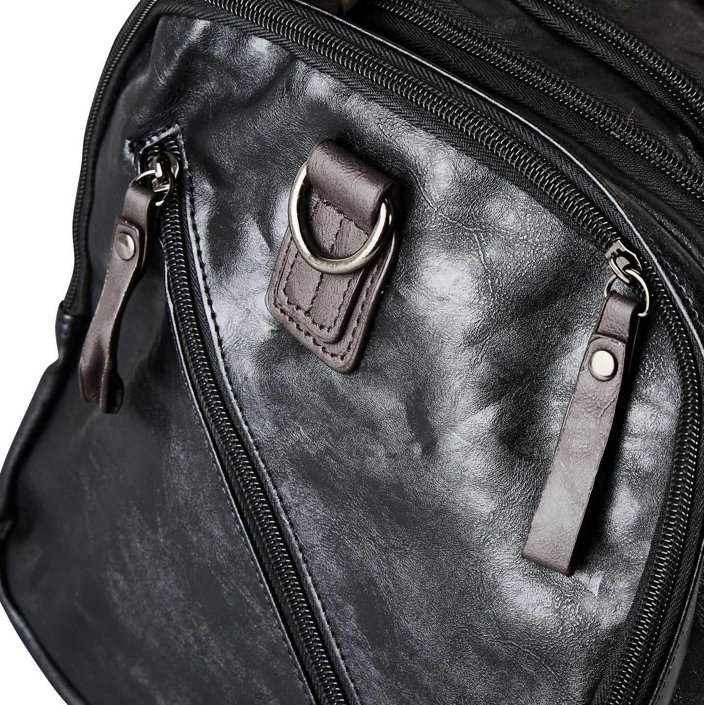 ISUZI ‘The Traveler’ Leather Bag